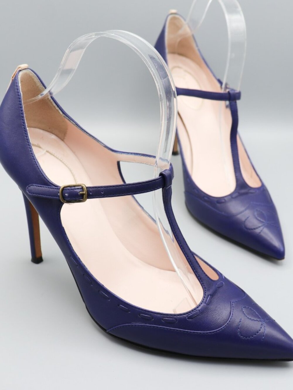 SJP Sarah Jessica Parker Tartt T-Strap Pumps 39 8.5 Navy Blue Leather Italy